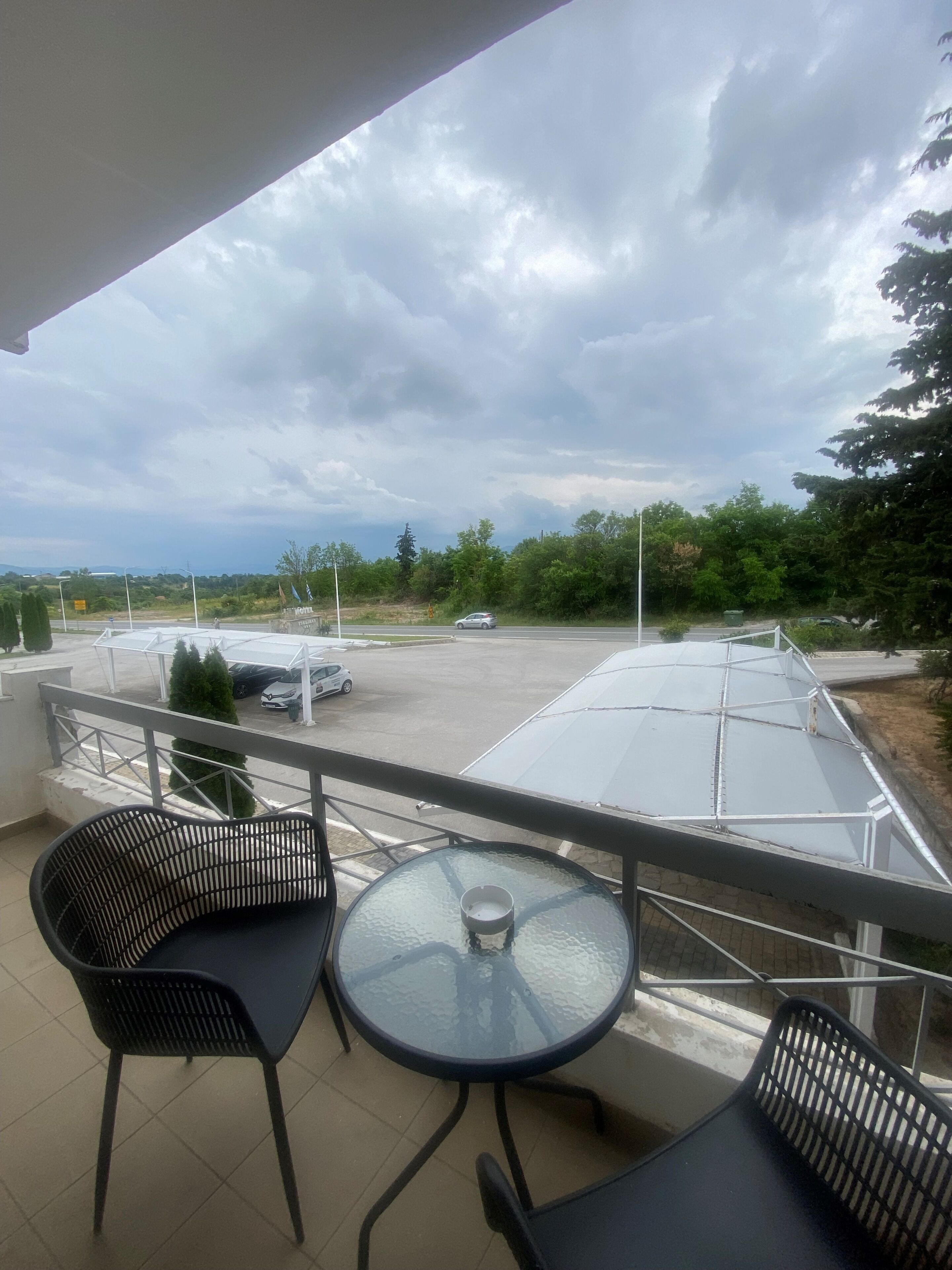 المنطقة المحيطة بال منشأة