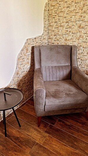 Suite – executive, balkong, bassengutsikt | Oppholdsområde