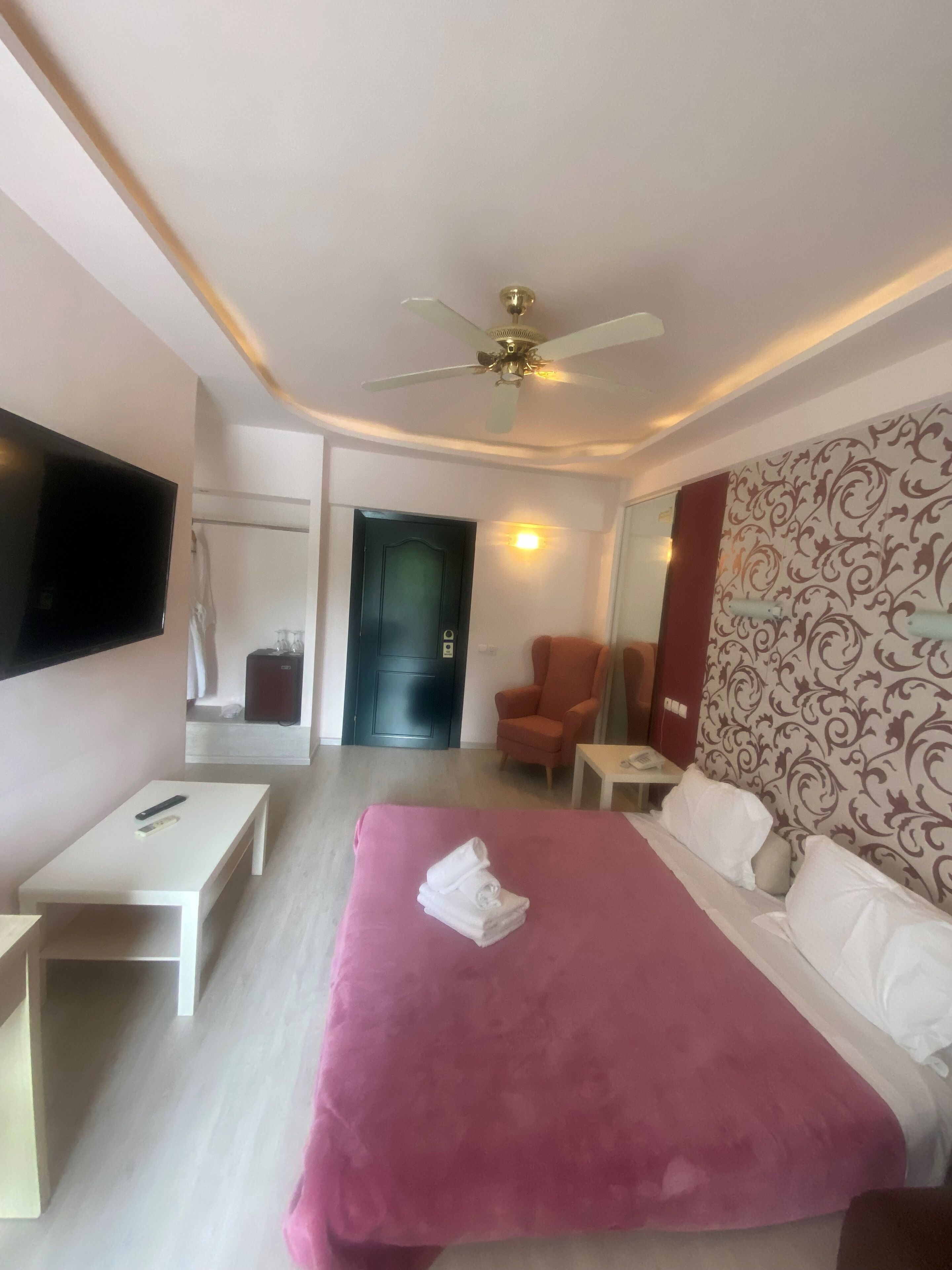 Familien-Vierbettzimmer, Balkon, Hügelblick