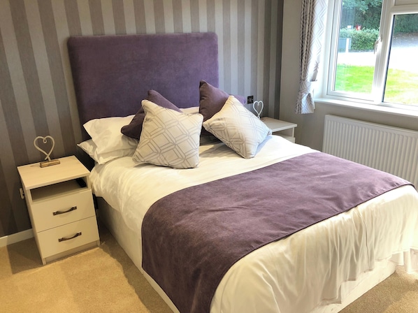 Room - 4 Bedroom Luxury Lodge Retreat in Lymington (Lymington)