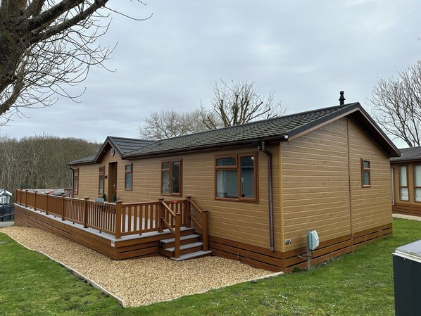 Exterior - 4 Bedroom Luxury Lodge Retreat in Lymington (Lymington)