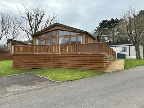 Exterior - 4 Bedroom Luxury Lodge Retreat in Lymington (Lymington)