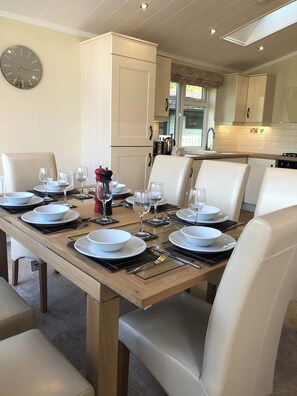 Dining - 4 Bedroom Luxury Lodge Retreat in Lymington (Lymington)