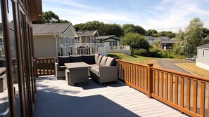 Cabin | Terrace/patio - 4 Bedroom Luxury Lodge Retreat in Lymington (Lymington)