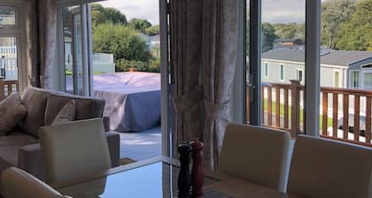 4 Bedroom Luxury Lodge Retreat in Lymington