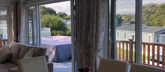 4 Bedroom Luxury Lodge Retreat in Lymington