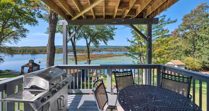 Lakefront, Hot Tub, Private Dock, , Amazing Views, 2 Decks, Patio, Kayaks in Season