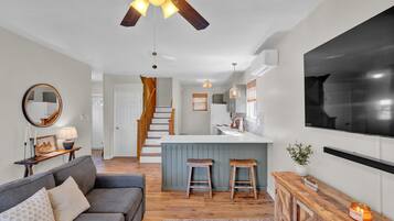 Téléviseur connecté, jeux vidéo, table de baby-foot