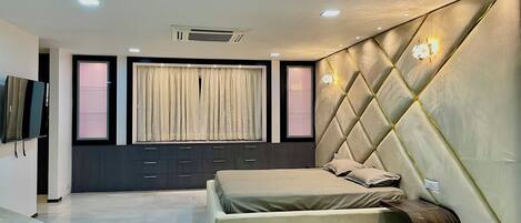 4 bedrooms, WiFi, bed sheets