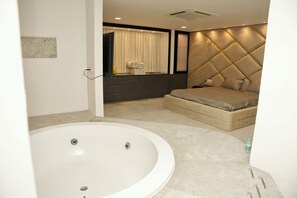 4 bedrooms, WiFi, bed sheets