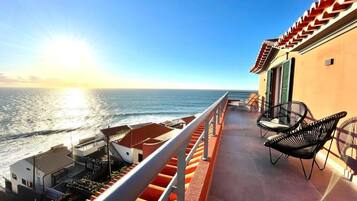 Deluxe Double Room, 1 King Bed, Sea View | Free WiFi