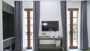 Standard dubbelrum eller tvåbäddsrum - flera sängar - terrass - utsikt mot staden | Terrass/Patio