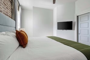 2 bedrooms, desk, travel crib, WiFi