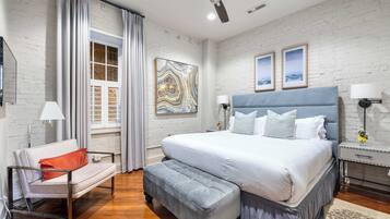 2 bedrooms, travel cot, WiFi, bed sheets