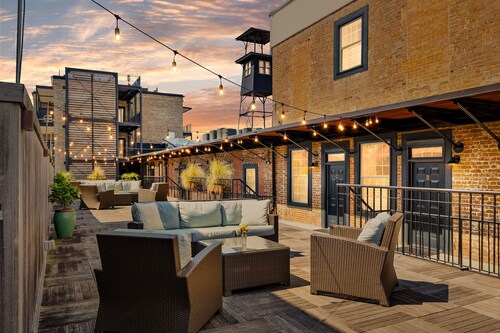 Perfect Location - King Street Condo!