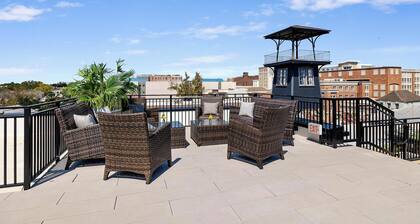 Fire Tower | 1BR Hideaway in Downtown CHS with TV!