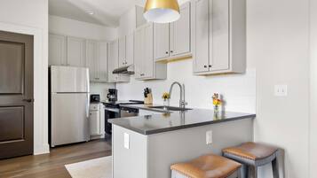 Fridge, microwave, oven, stovetop