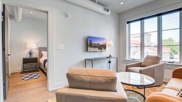 Een televisie en een kantoor