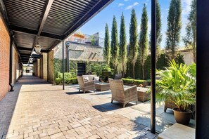 Terrace/patio - Fire Tower | Stylish 2BR in Downtown Charleston! (Charleston)