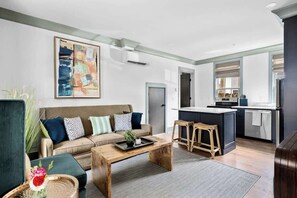 TV - The Inns | Grand 9BR Charleston Downtown Home! (Charleston)