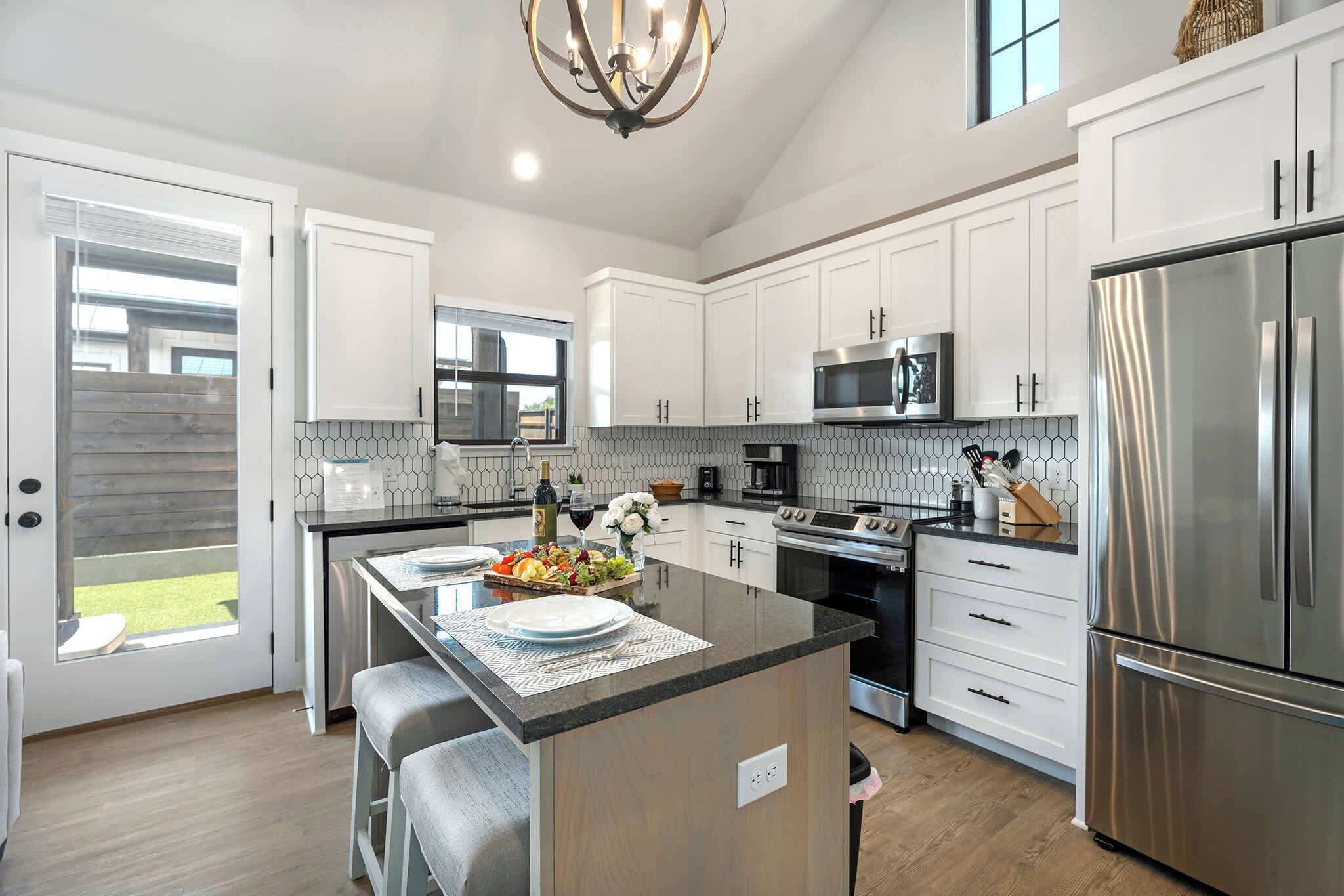 雪櫃、微波爐、焗爐、爐具