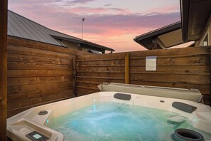 Bañera de hidromasaje al aire libre