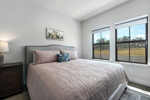 1 dormitorio, tabla de planchar con plancha, wifi y ropa de cama