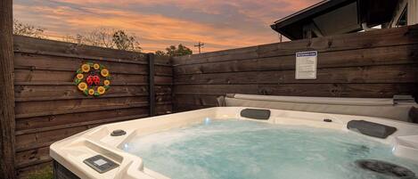 Outdoor spa tub