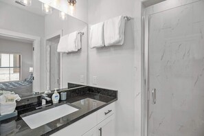 淋浴設備、風筒、提供毛巾