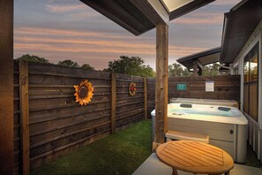 Terrace/patio - Eagle's Nesting 104 - Hot Tub, Close to Downtown (Fredericksburg)