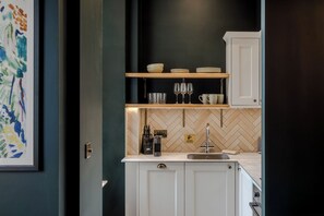 Appartement Classique, 1 très grand lit | Cuisine privée