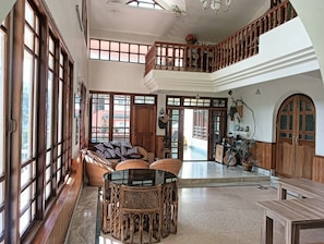 Living area - Ronglyang Lotus Villa Homestay (Near MG Road) (Gangtok)