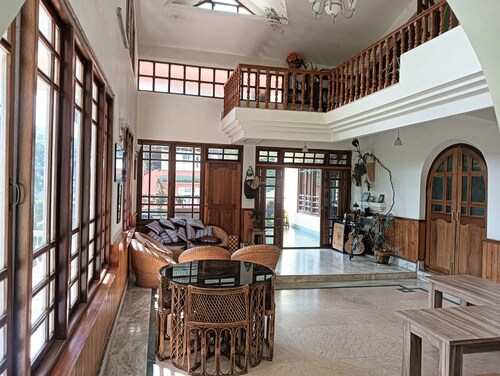 Ronglyang Lotus Villa Homestay (Near MG Road)