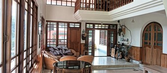 Ronglyang Lotus Villa Homestay (Near MG Road)