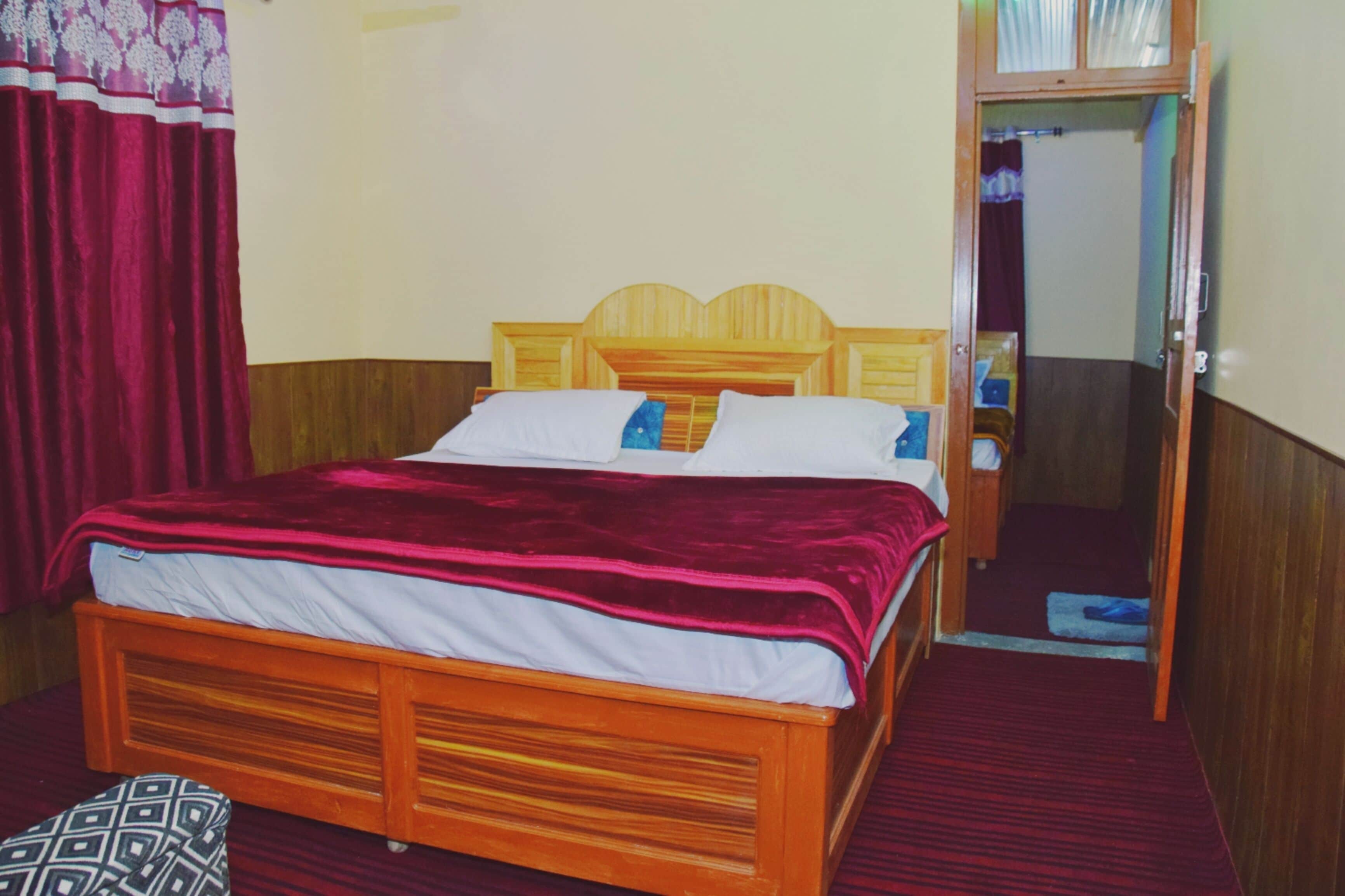 Luxury Double Room, Mountain View | Hypo-allergenic bedding, pillow-top beds, soundproofing, free WiFi
