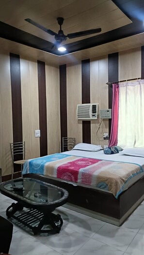 Royal Double Room, City View | Free WiFi, bed sheets - Goroomgo Shri Hari Uttarakhand (Sitarganj)