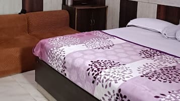 Free WiFi, bed sheets