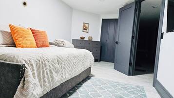 2 habitaciones, tabla de planchar con plancha, wifi y ropa de cama