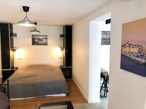 1 Schlafzimmer, Schreibtisch, Reisekinderbett, kostenloses WLAN