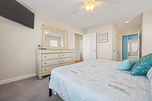 4 bedrooms, iron/ironing board, free WiFi, bed sheets