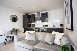Smart TV - Welcome to our newly refurbished modern apartment. Enjoy a stylish experience at this centrally-located cosy nest on Roker sea front. Situated just a stone’s throw away from the beautiful North East coast Seaburn. (Roker)