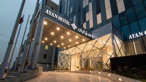 The exterior of the Ayan Hotel with a modern architectural design, featuring a glass facade and a prominent entrance with a geometric pattern. - Ayan Hotel (Riyadh)
