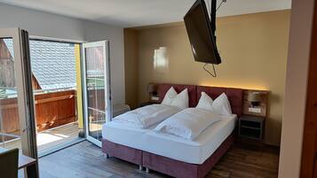 Comfort-Studio, Balkon, Bergblick | Allergikerbettwaren, Zimmersafe, individuell dekoriert
