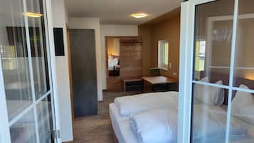 Superior-Dreibettzimmer | Allergikerbettwaren, Zimmersafe, individuell dekoriert