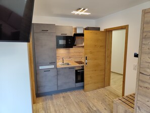Studio Suite Comfort, balkon, pemandangan gunung | Dapur pribadi