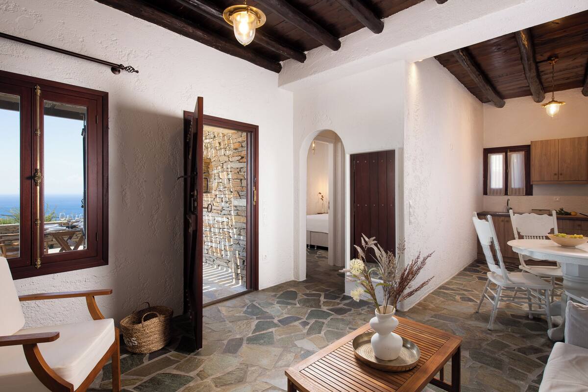 Serenity 1 Bedroom Suite with Panoramic Sea View | Espace de travail pour ordinateurs portables, système d’insonorisation
