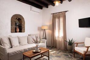 Laptop workspace, soundproofing, iron/ironing board, free WiFi