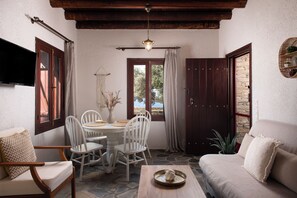 Serenity 2 Bedroom Maisonette with Panoramic Sea View | Living area