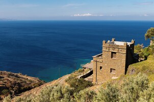 Espacio para trabajar con laptop y sistema de insonorización