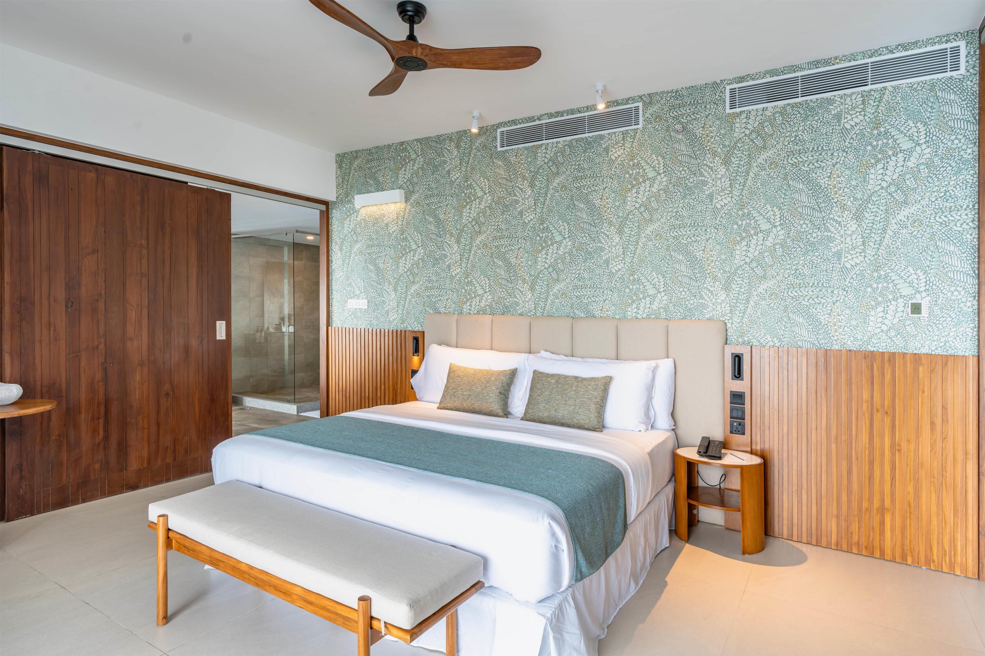 Vila Presidensial | Seprai premium, minibar, brankas, dan meja kerja